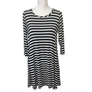 Everly Women Size M Dress Nautical Navy White Striped Swing Lightweight Shift T2